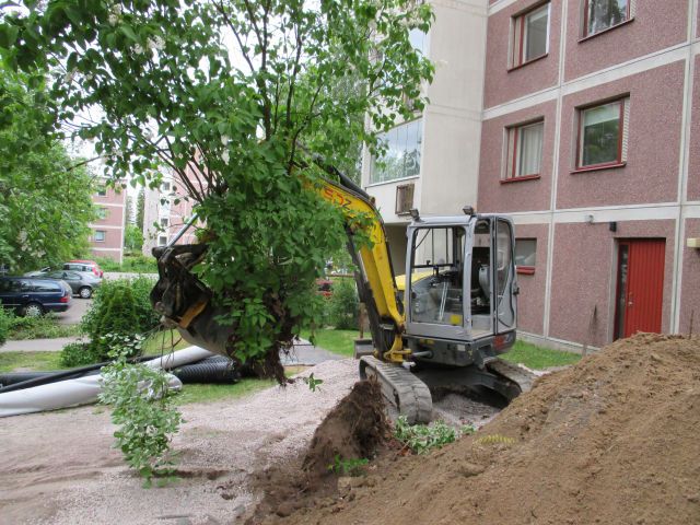 Maanrakennustyö kaivurilla
